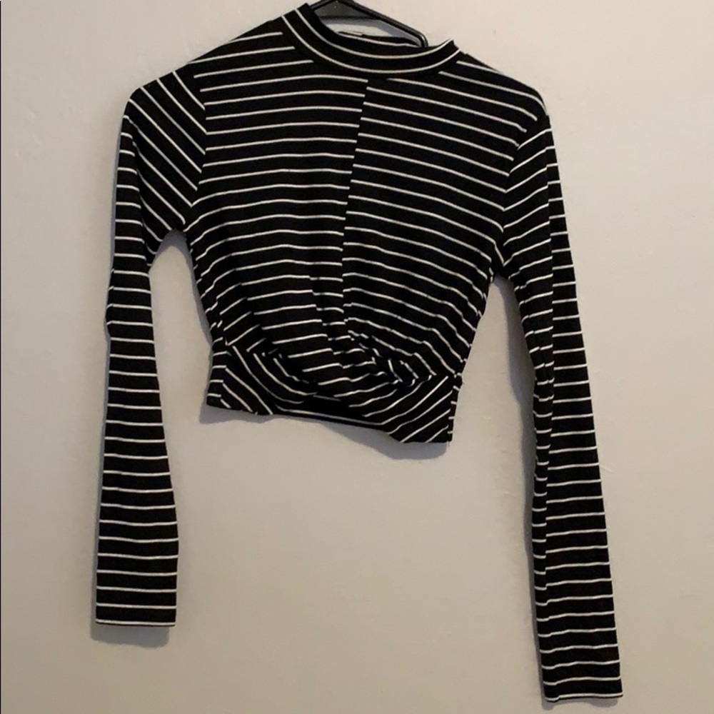 Long sleeve crop top